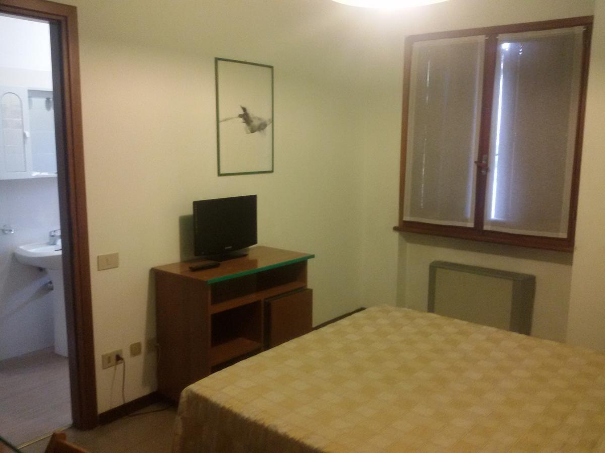 Hotel Fiera Πέζαρο Εξωτερικό φωτογραφία